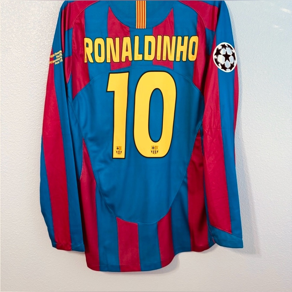 Ronaldinho Barcelona retro jersey